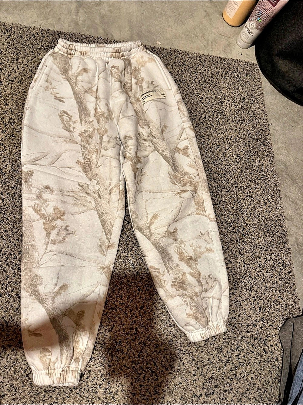 Comfort Collection Floral Jogger Pants in Cream & Brown Size Large